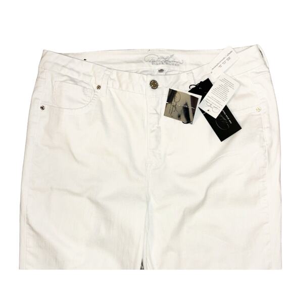 NEW DIANE GILMAN Forever Lux White Denim Jeans Size 18 Slimming Slim Bootcut NWT - Picture 2 of 9